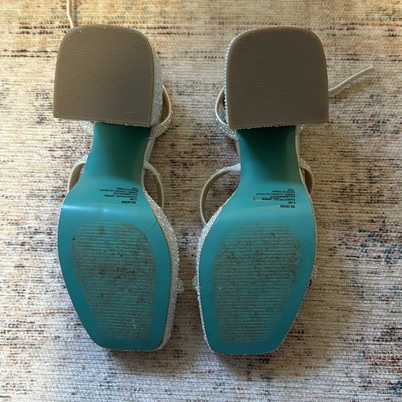 Betsey Johnson Denni White Pearl Platform Ankle Strap High Heels - Picture 7 of 7